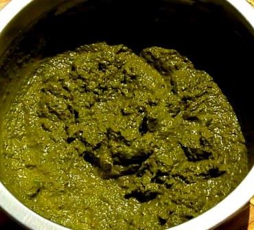 brownish green color of henna paste made fresh